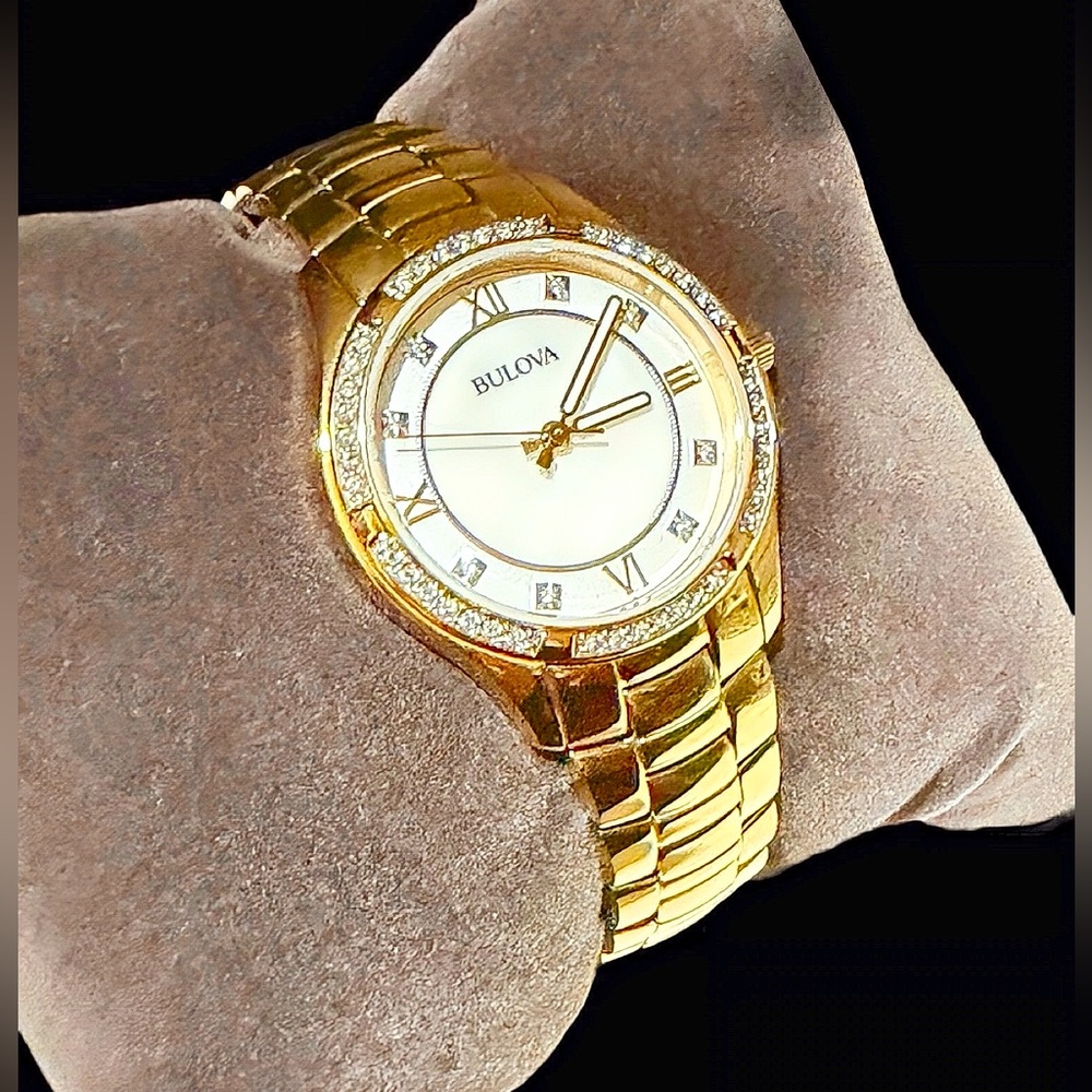 NWT Authentic Bulova Crystal and Gold Watch- never worn, beautiful in org box❤️ - Picture 7 of 15